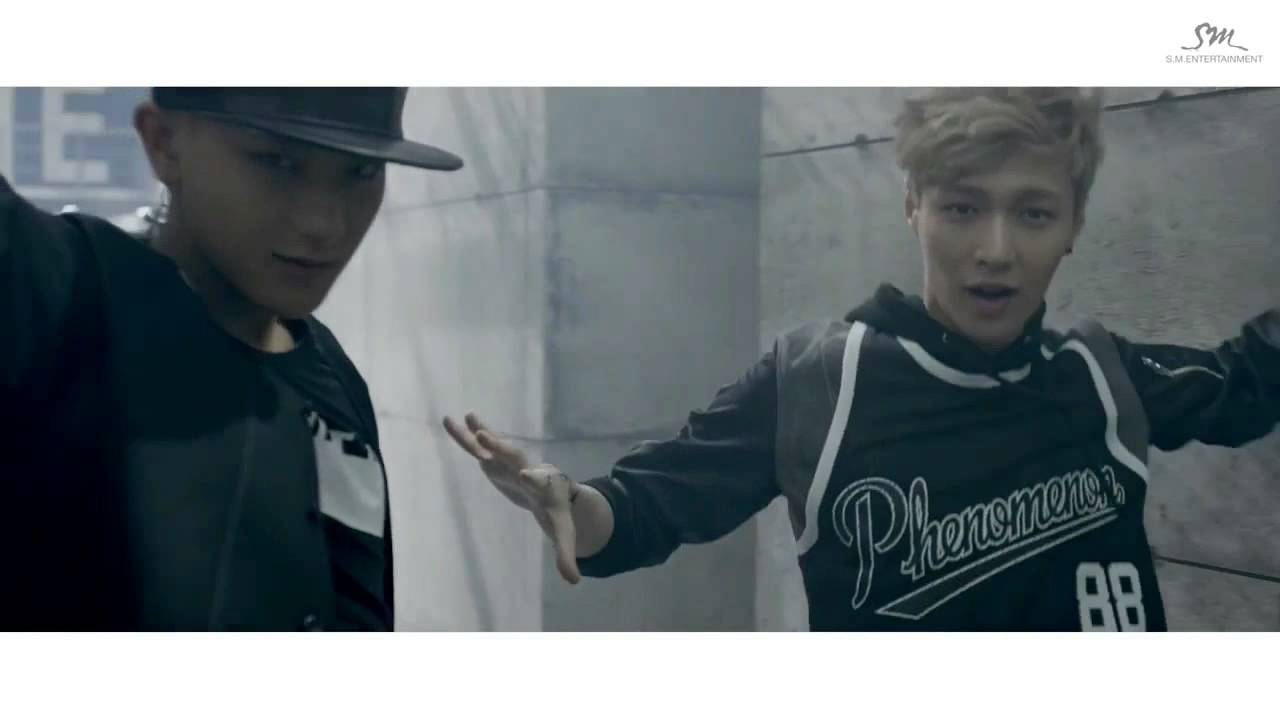 Exo call. Клип exo call me baby. кепка call me baby. exo call me baby xiumin.