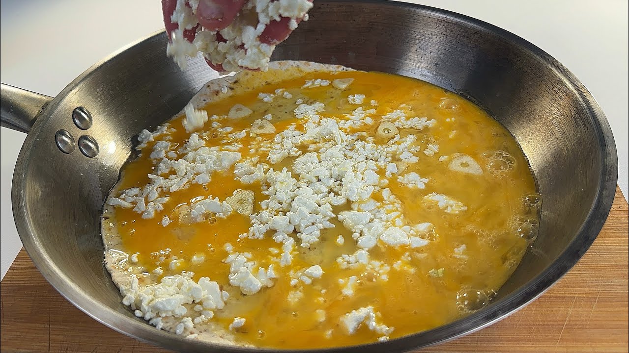 Egg and cottage cheese pizza