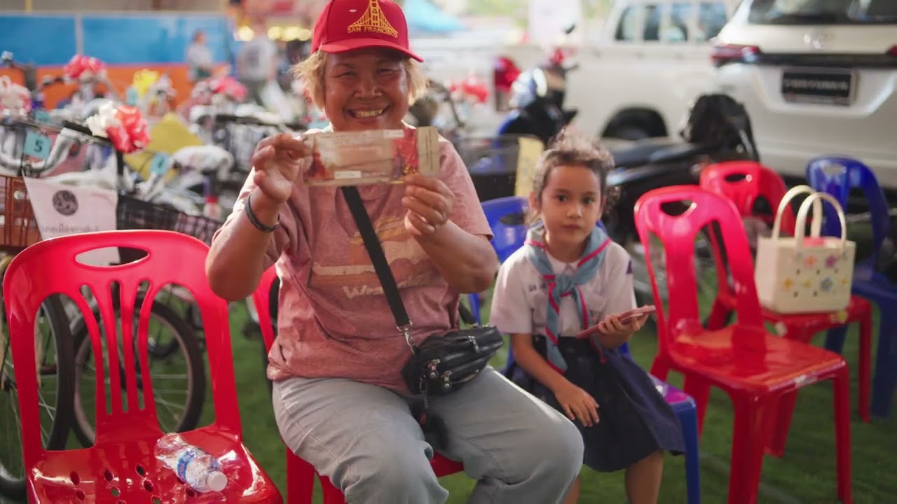 บ่ายวันนั้น ที่งานมหกรรมโปงลาง แพรวา และงานกาชาดจังหวัดกาฬสินธุ์ ประจำปี 2569