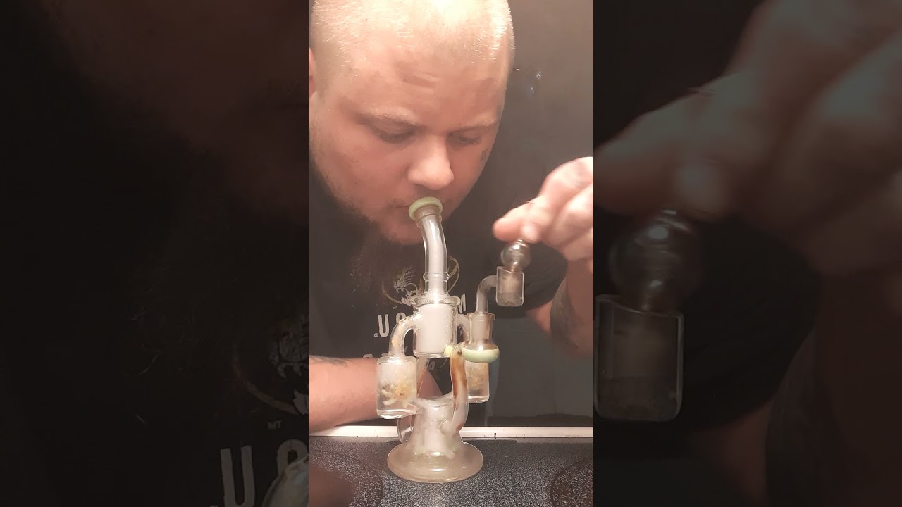 smoking on some diamond dabs with luvindatsmoke