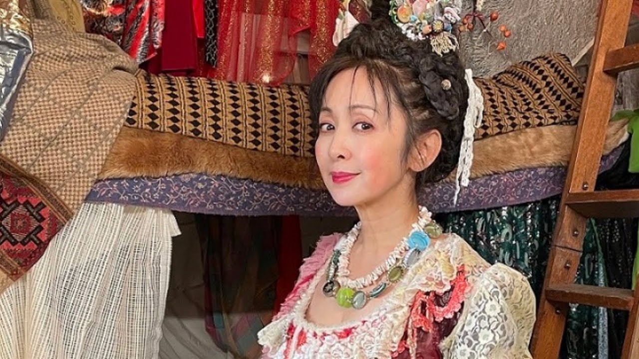 斉藤由貴、40cm縦型ヘアで謎多き貴婦人に。小谷興会、白山乃愛、森日