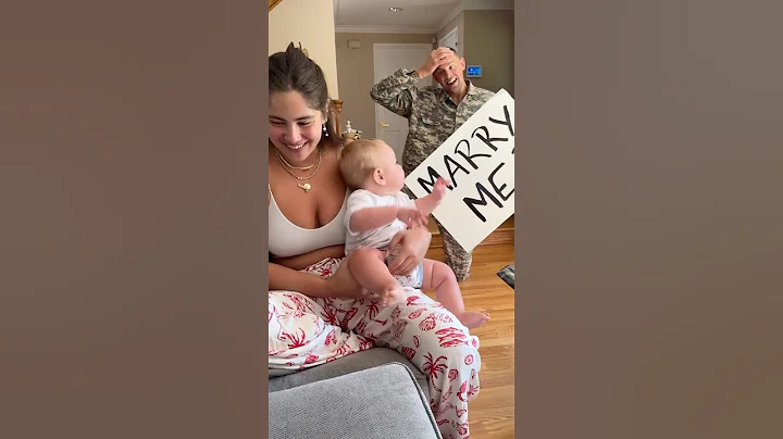 Soldiers homecoming turns into surprise proposal 😱