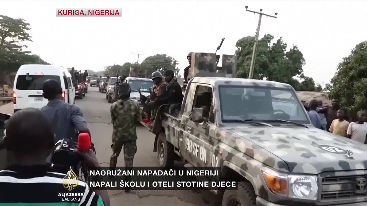هاجم مسلحون مدرستين في نيجيريا، واختطفوا مئات الأطفال.