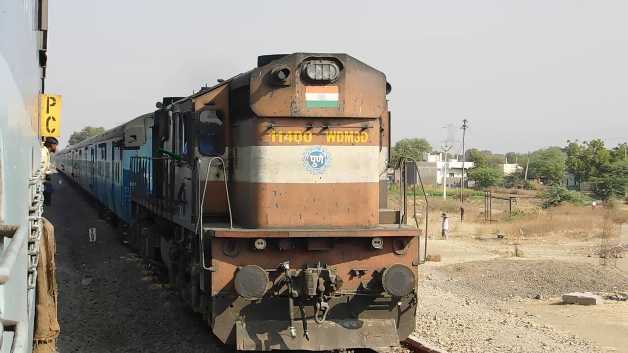 51422 Nizamabad Pune Passenger Crossing 17617 Tapovan Express : Indian Railways