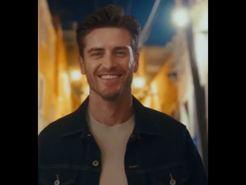 Actress In Credit Card Commercial