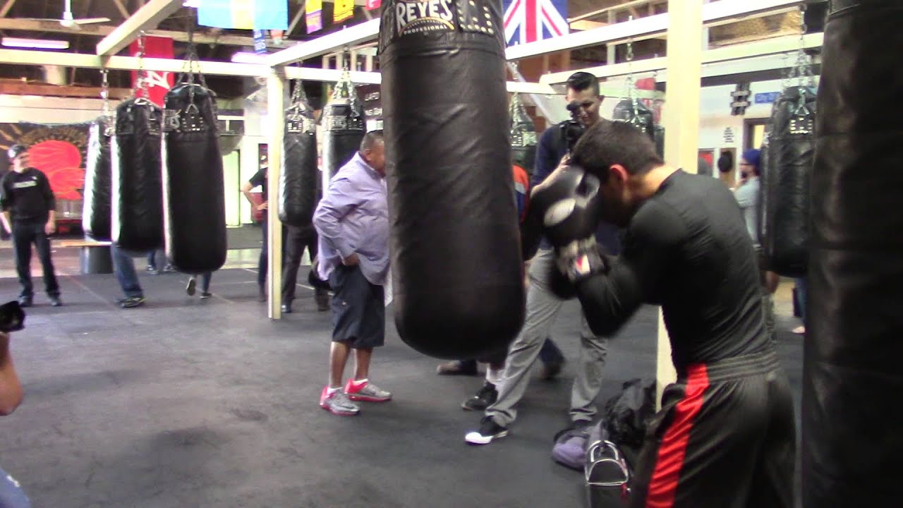Ronny Rios heavy bag Vs Jayson Velez on Cotto Canelo