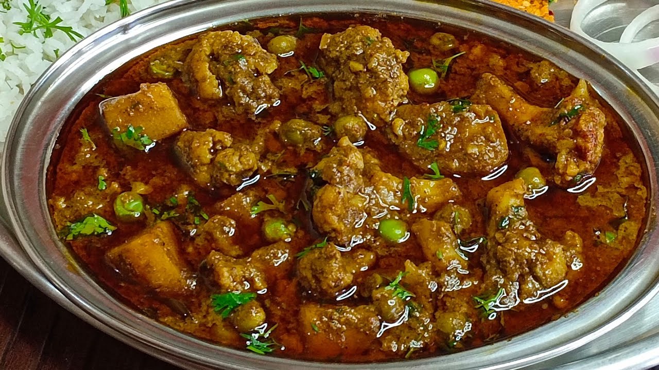 फ्लावर वटाणा बटाट्याच अस वेगळ्या पद्धतीच झणझणीत गावठी कालवण बनवा बघा नाकमुरडणारे देखील दाबुन जेवतील