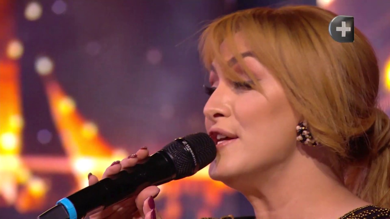 منال غربي تمتعنا بأغنية Emmenez-moi للمغني الفرنسي Charles Aznavour