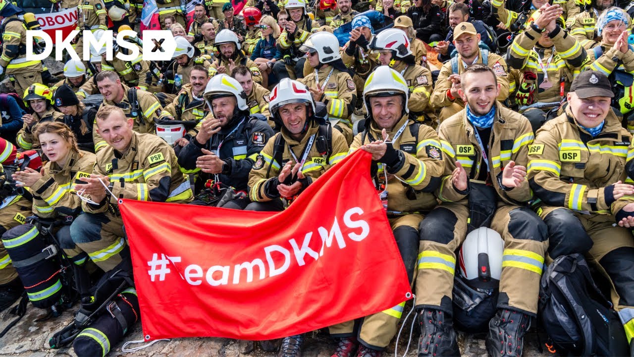 Strażacy na Śnieżce dla Fundacji DKMS!