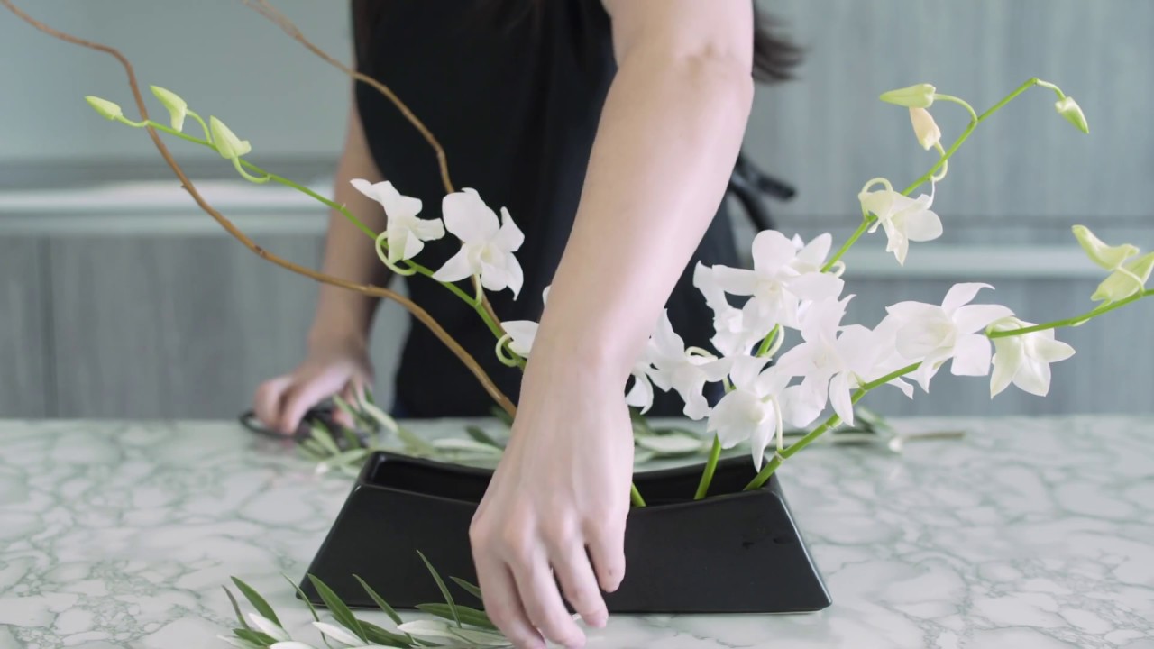 how to make an ikebana flower arrangement