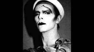 Video thumbnail of "David Bowie - Scary Monsters"