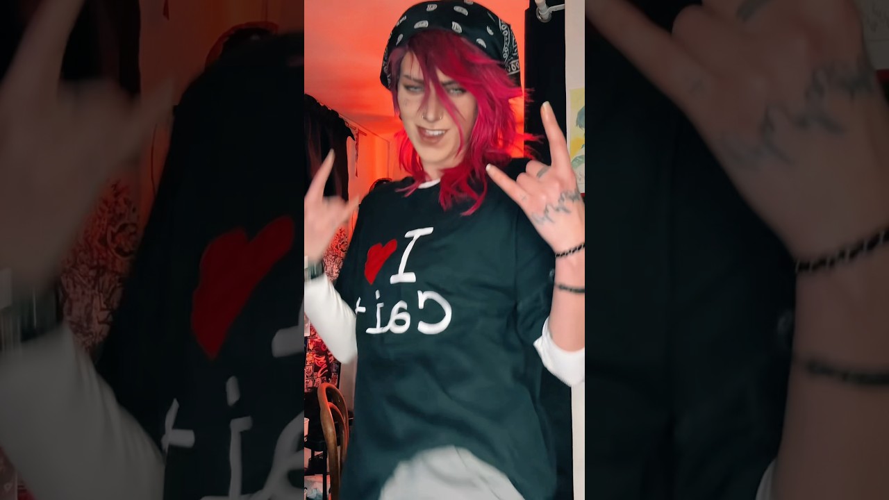 GO WATCH MY VLOG🤭🤭 Megacon was so much fun hehee #cosplay #vi #convention