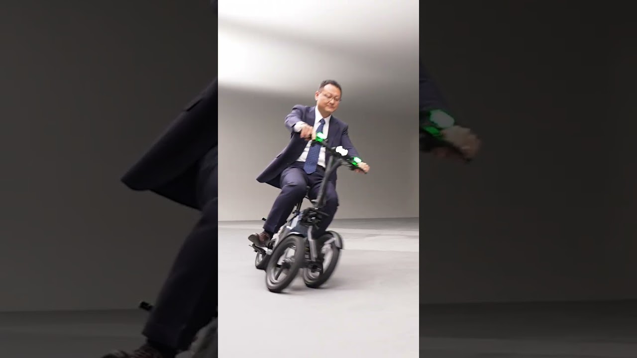 【トヨタ初電動バイク】ランドホッパー公開！ランクルと共にオフロードもオンロードもさらに先へ！