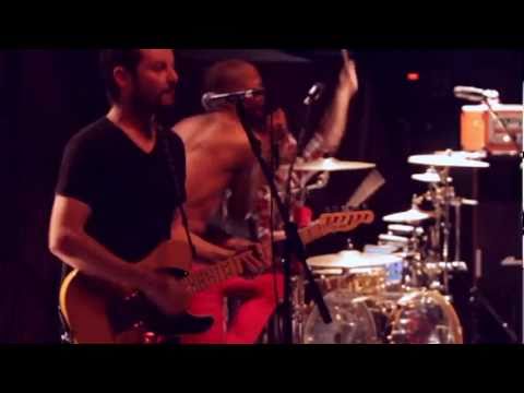 Skip The Use - Give Me Your Life (Live à la Cigale)