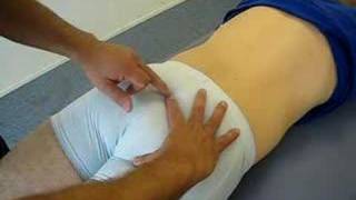 Lasota viser en palpation af lig. sacrotuberale.