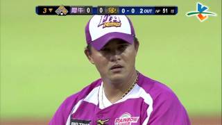 20130817 CPBL 犀牛VS象 3下 彭政閔遭球吻