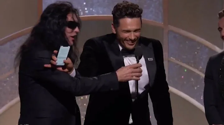 Tommy Wiseau tries to steal mic from James Franco ...