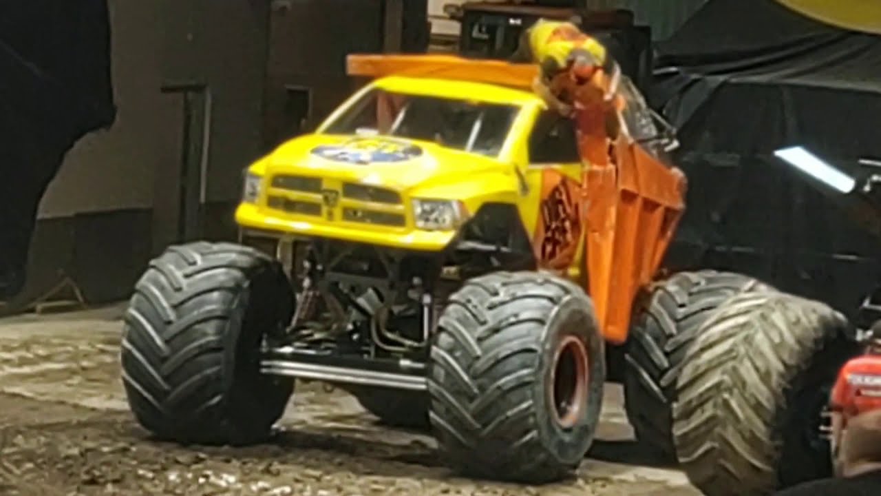 Chicago Style Monster Truck Racing//Toughest Monster Truck Tour