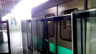大寮發車經由橘線開往西子灣的車號1151+2151+1152三輛一組高雄捷運列車