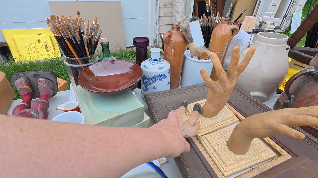 Вещи, которые мы покупаем на распродажах для продажи на блошином рынке, могут вас удивить