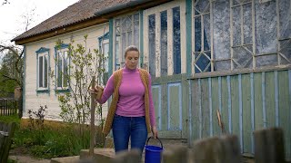 ชีวิตของเด็กผู้หญิงในหมู่บ้านชาวยูเครน แคมป์ไฟทำอาหารปลา