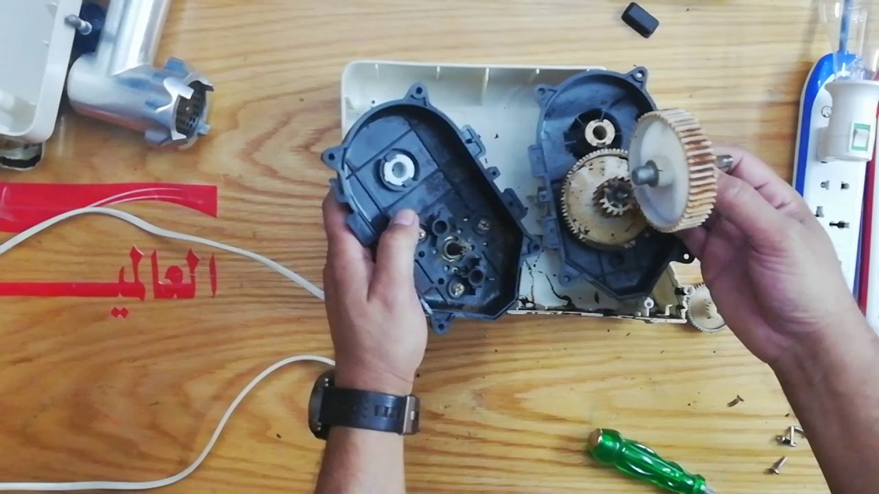 تغيير تروس مفرمه اللحمه بسهوله /Meat grinder repair YouTube