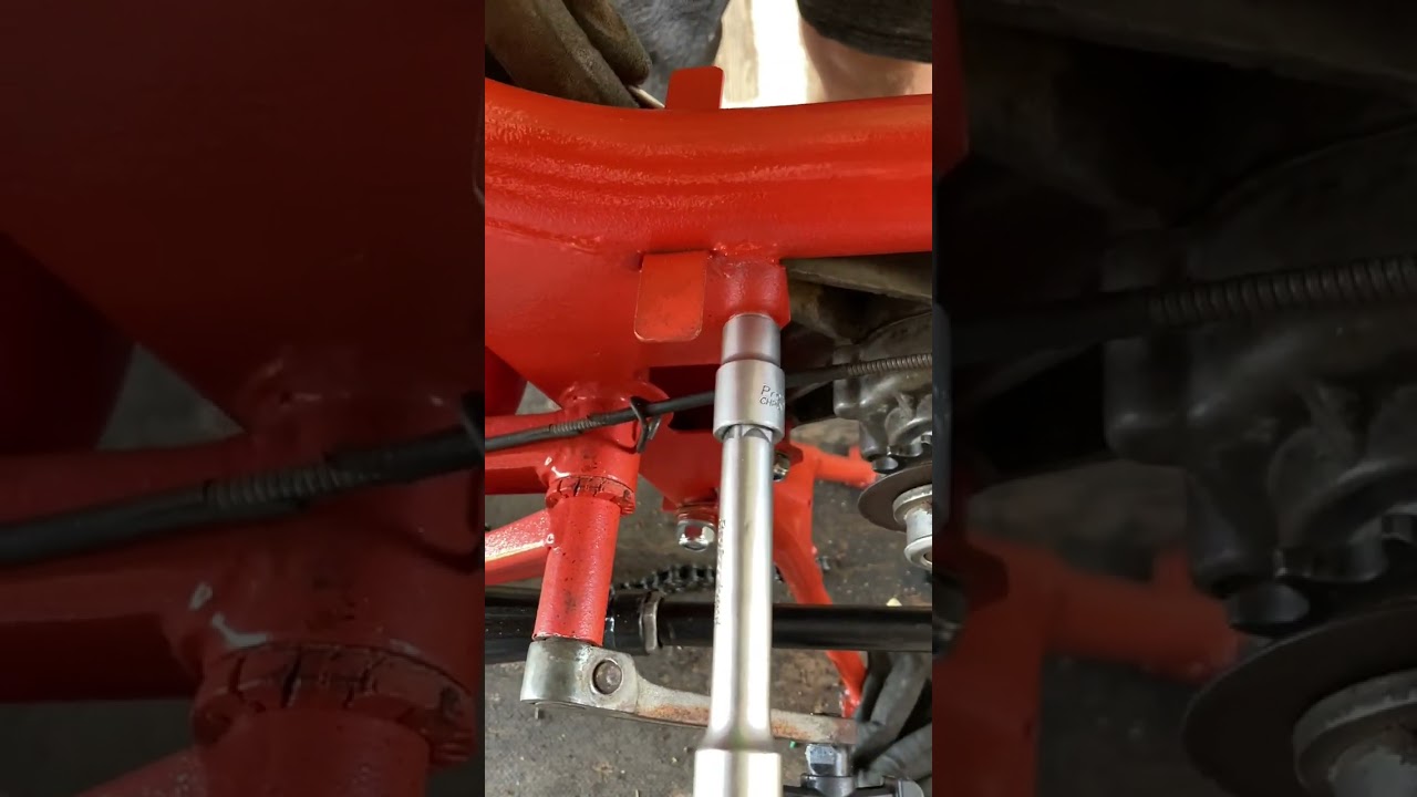 Jawa Babetta 210 ASMR engine bolts tightening