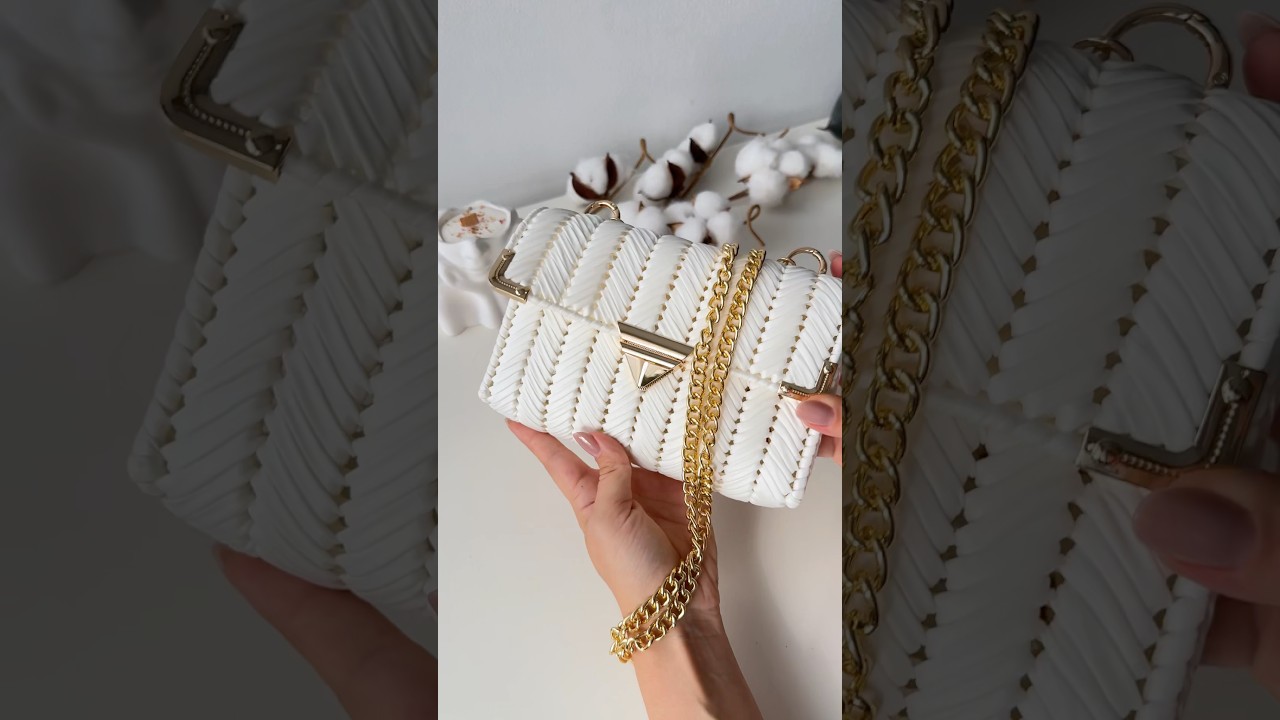 The CHLOE bag is available to purchase at www.julinn-shop.com - link in bio 