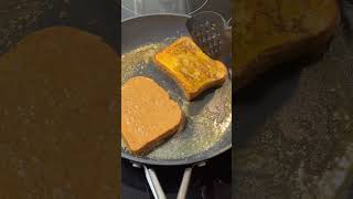 Pumpkin brioche French toast 🎃🍁🍞 #pumpkinrecipes #pumpkinrecipe #frenchtoast #frenchtoastrecipe