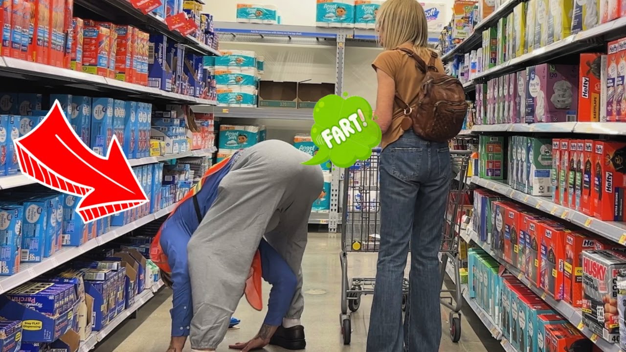 Толстяк с BBL агрессивно пукает на людей в Walmart!!