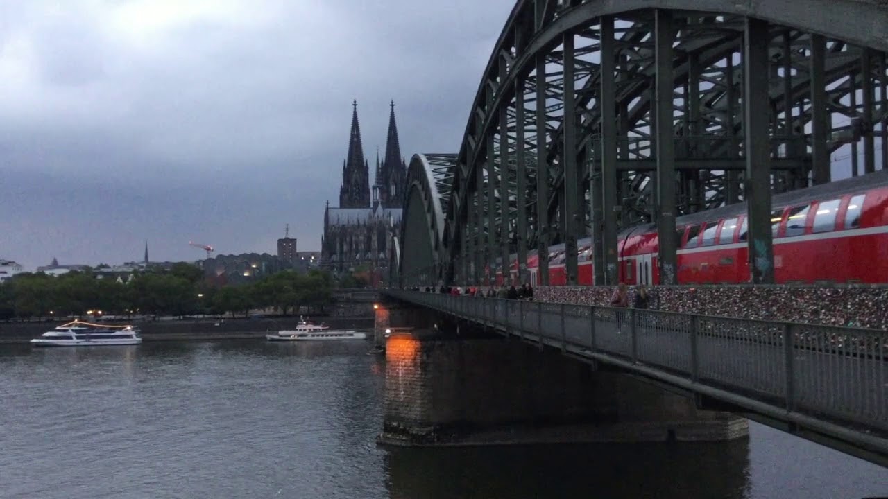ドイツ ケルン ホーエンツォレルン橋 を走る鉄道 Cologne Train Youtube