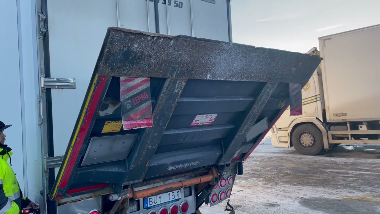 Skåpsläp fyraxlat HFR PF36 med kyl