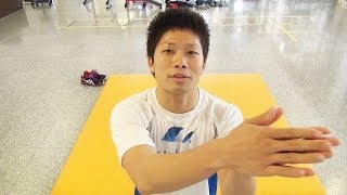 テーブルトップクランチ＋ツイスト（腹筋）の正しいやり方を解説！