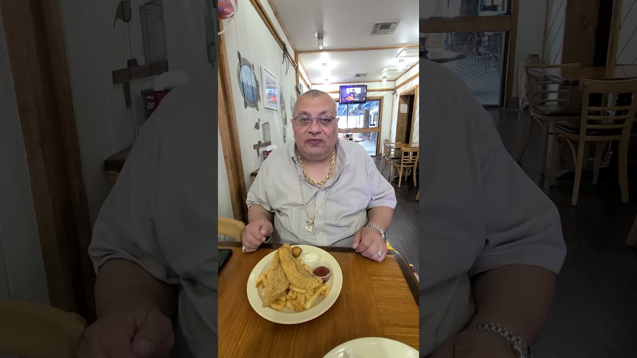 DRY DOCK SEAFOOD! Great Catfish & Clam Chowder! Very PALATABLE! Big Dog Tino & Bandmanrey! 😋 🐟🐠