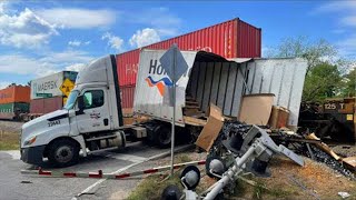 TOP DANGEROUS MOMENTS OF TRUCK AND CAR DRIVING, IDIOT TRUCK DRIVERS, CRAZY TRUCK DRIVING FAILS