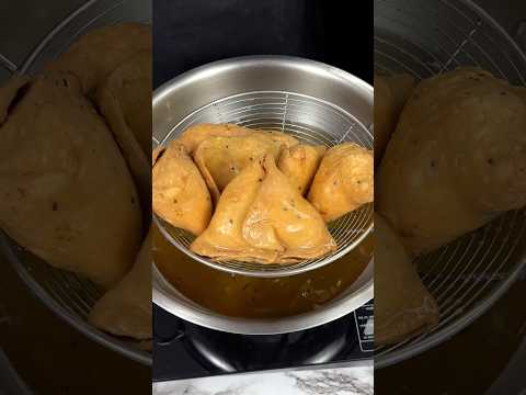 Street Style Samosa ASMR Cooking || #shorts #asmr #cooking #indianasmrworld #food #streetfood
