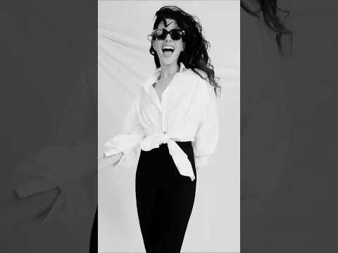 Video Anne Hathaway is all smiles on 'Devil Wears Prada 2' set with possible love interest.