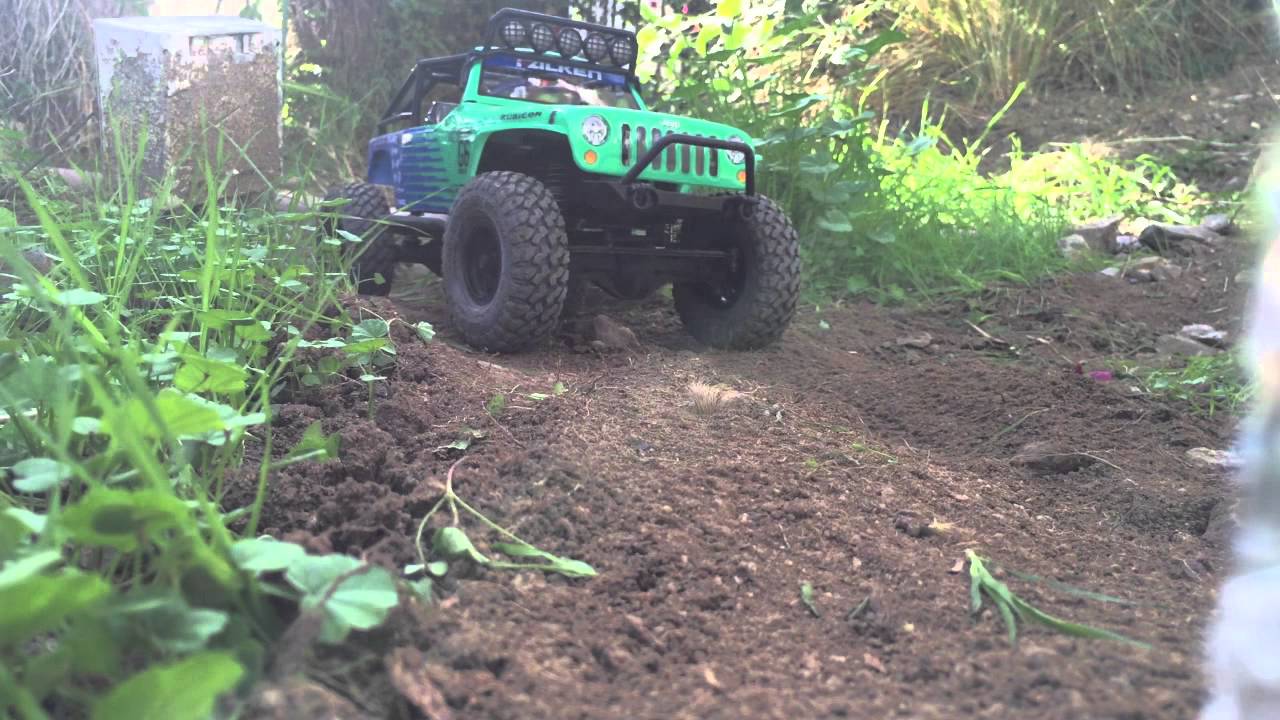 axial scx10 on backyard trail course