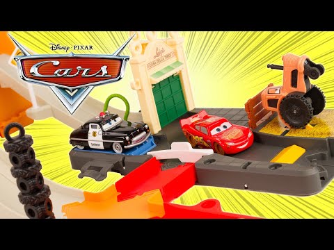 Disney Cars Piste Motorisée autour de Radiator Springs Coffret Matel Flash  McQueen 