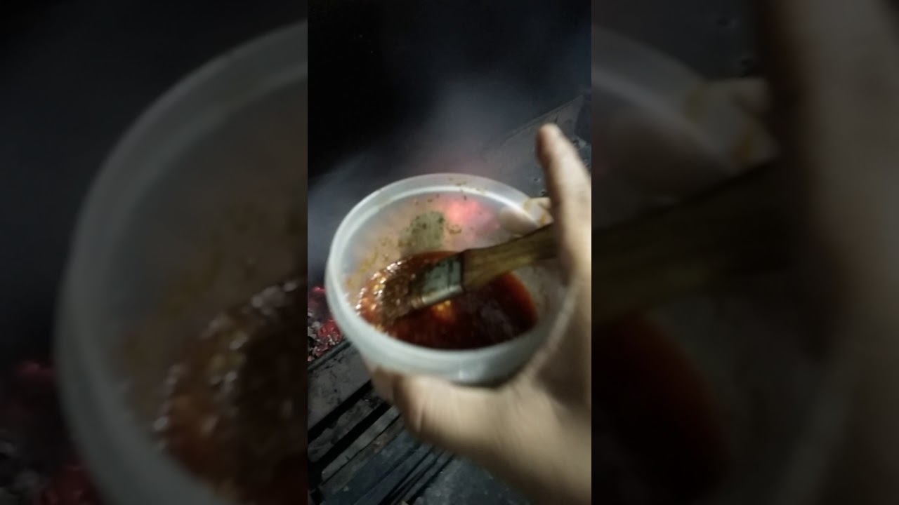 proses pembakaran sate ayam merah dari Sate Ratu