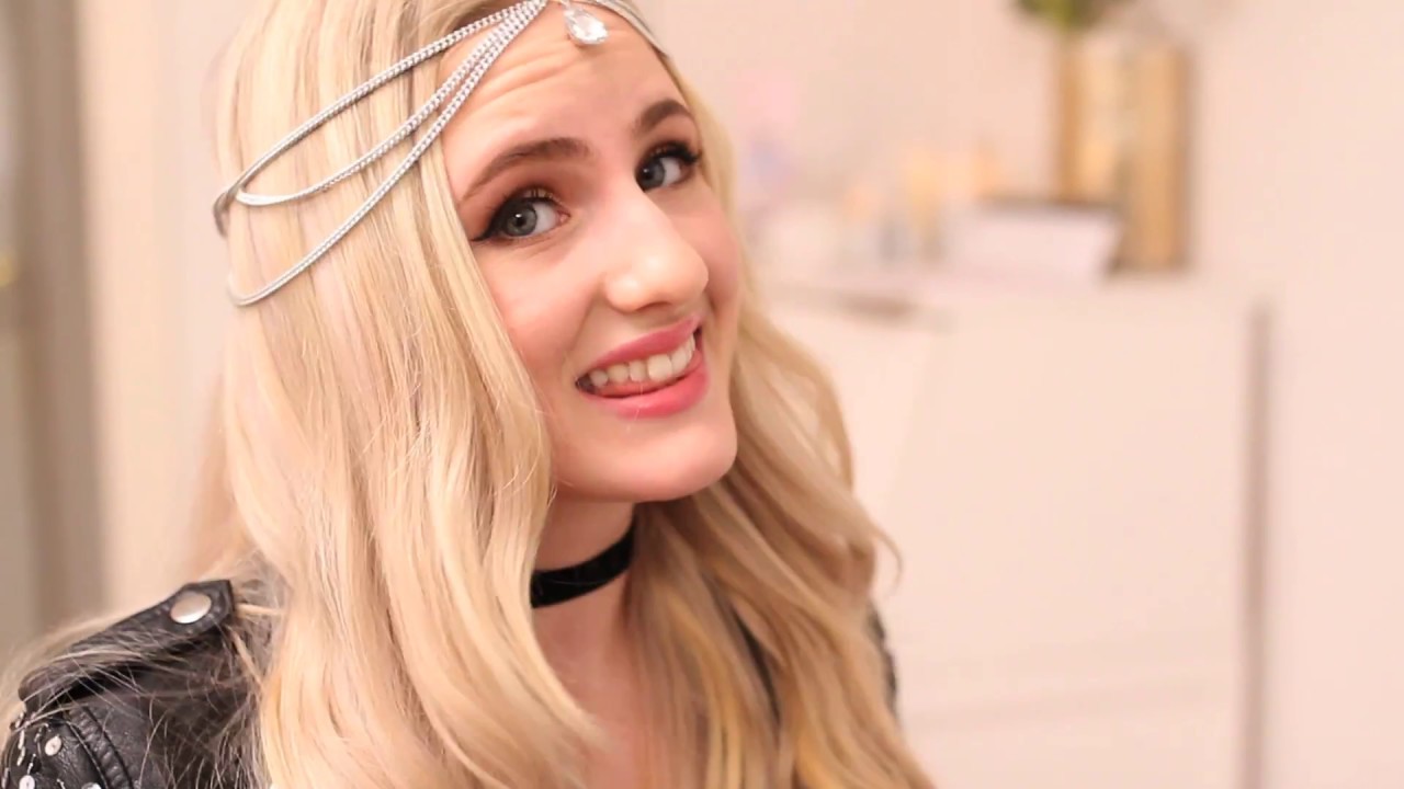 Nova Miller performing My Perfect Christmas for Your Living City - YouTube