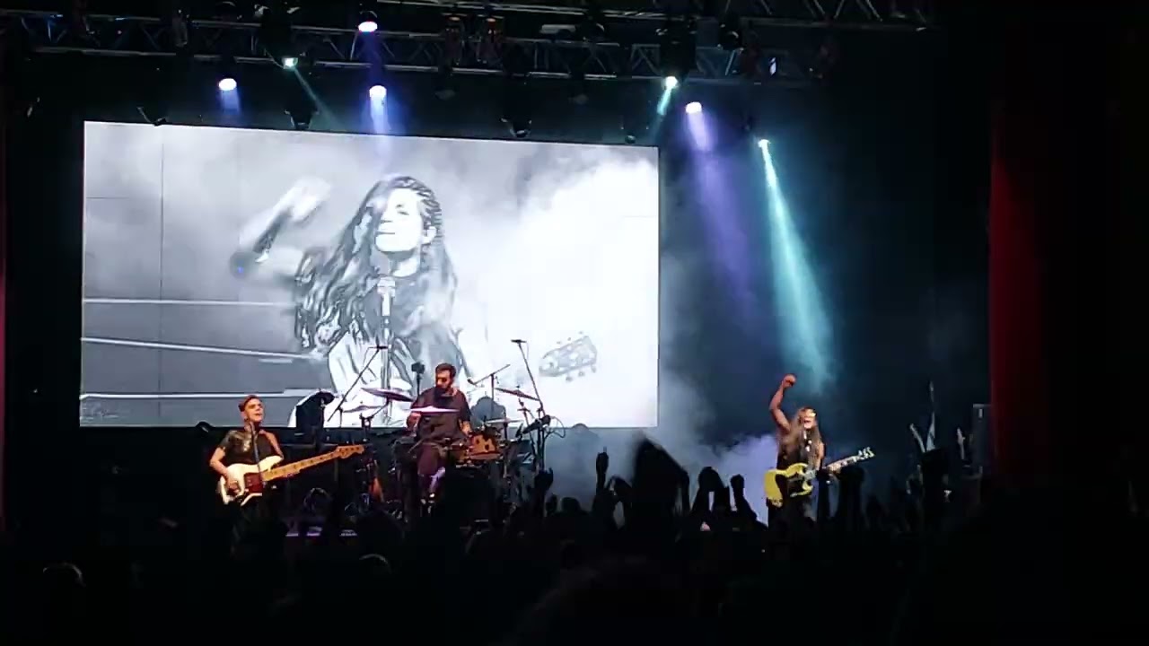 Eruca Sativa- "Fuera o más allá" y "Queloquepasa" en vivo en el Teatro Flores (29/11/2024)