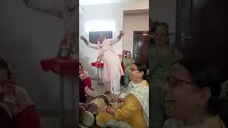 Maiya Ke Darbaar Mei Jhoomi Bhagat