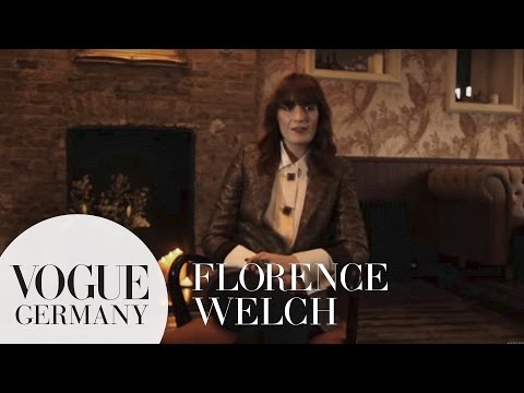 Video: Florence Welch Neto vrijednost: Wiki, udana, obitelj, vjenčanje, plaća, braća i sestre