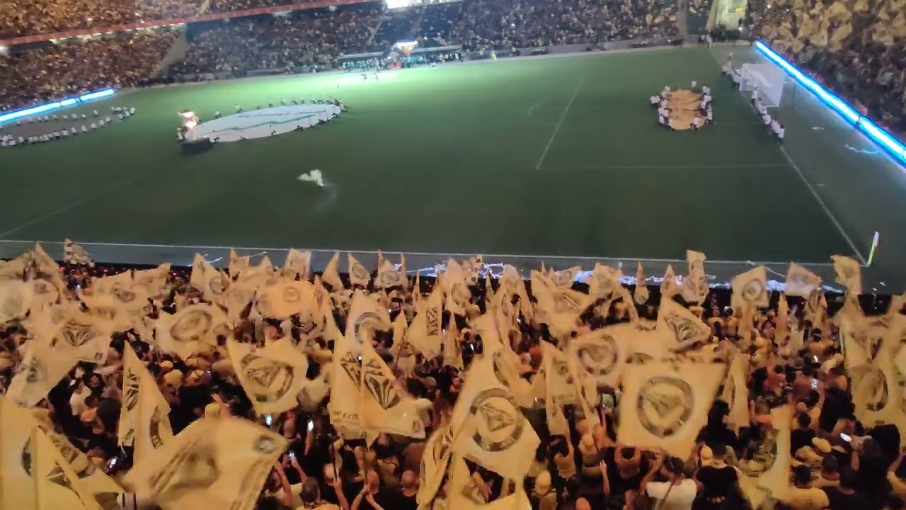 מופע דגלים-אוהדי מכבי נתניה בגמר גביע המדינה