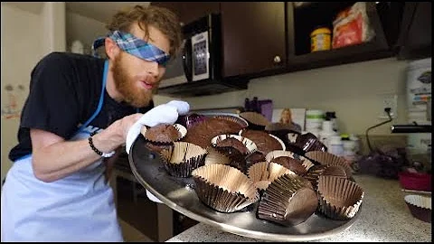 MAKING CUPCAKES BLINDFOLDED!