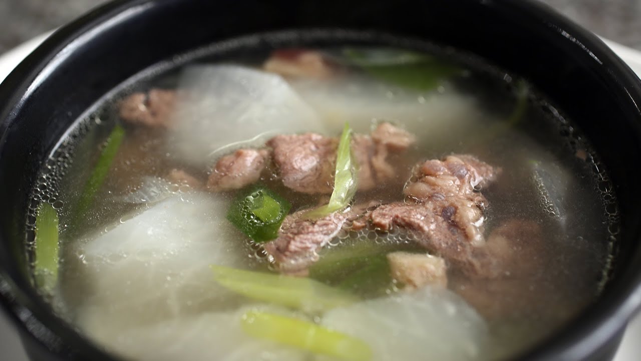 Beef and Radish Soup (Soegogi Muguk: )