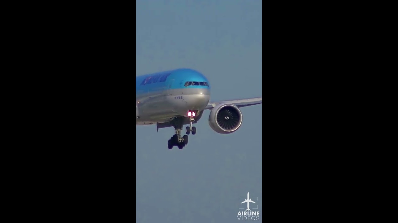 EXTREME CLOSEUP Landing 