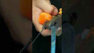 Be sure to remember this trick, duct tape cutting tool from a hacksaw