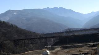 立場川橋梁を通過するE351系スーパーあずさ15号